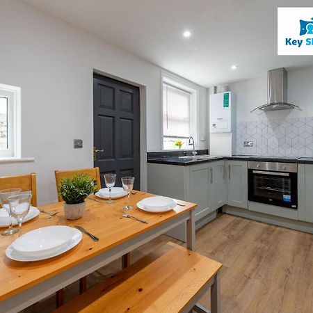 Five Bedroom Spacious Modern House By Keysleeps Short Lets Workington Lake District Beach Экстерьер фото